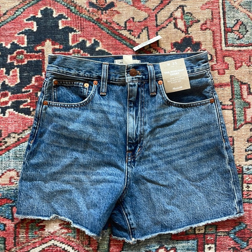 Madewell “The Momjean Short”